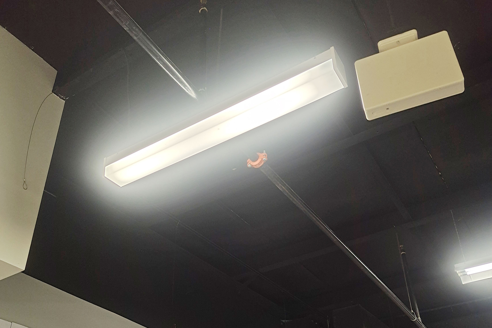 กรณี บริษัท ล่าสุดเกี่ยวกับ การใช้งานไฟบันไดเลื่อน LED